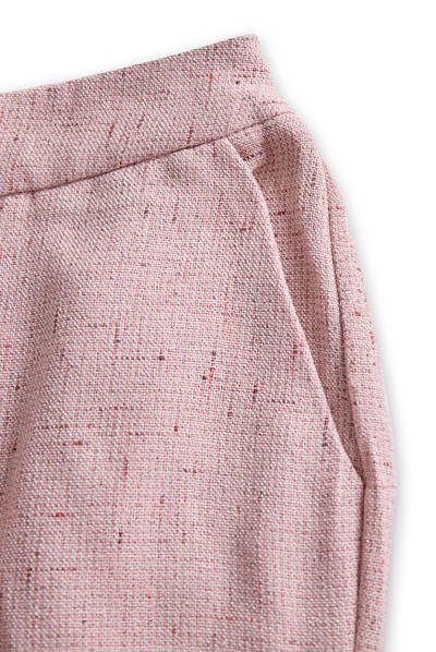 Chic Weicher Rosa Tweed-Anzug mit Femininer Schnittführung und Perlenakzenten
